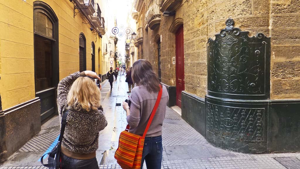 Narrow streets of Old Cadiz