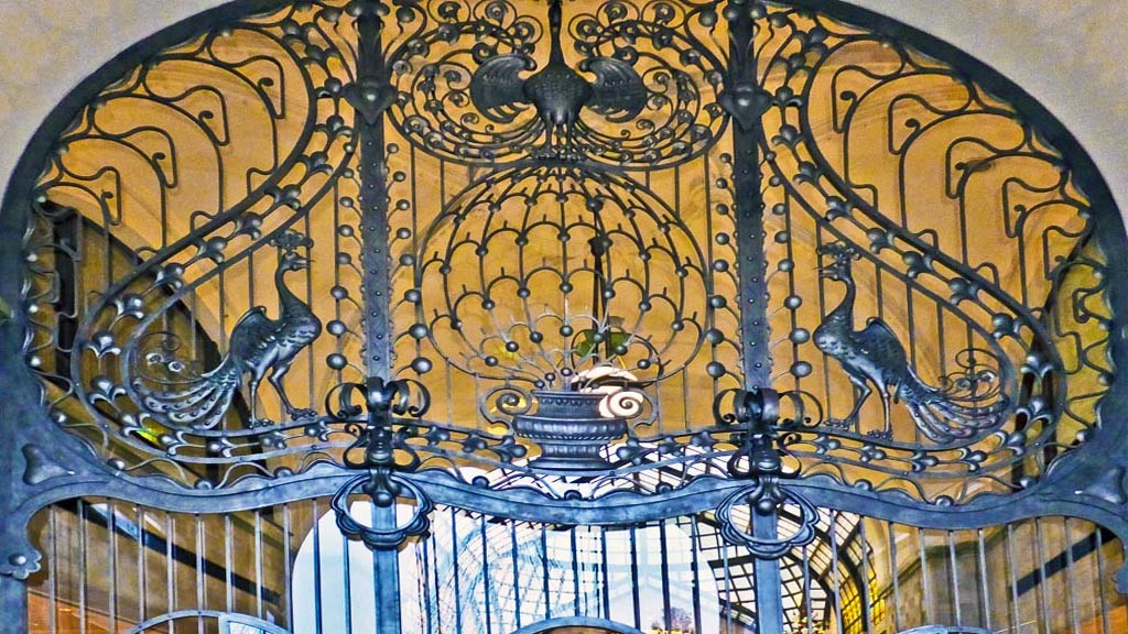 Peacocks in lobby of Gresham Palace in Budapest