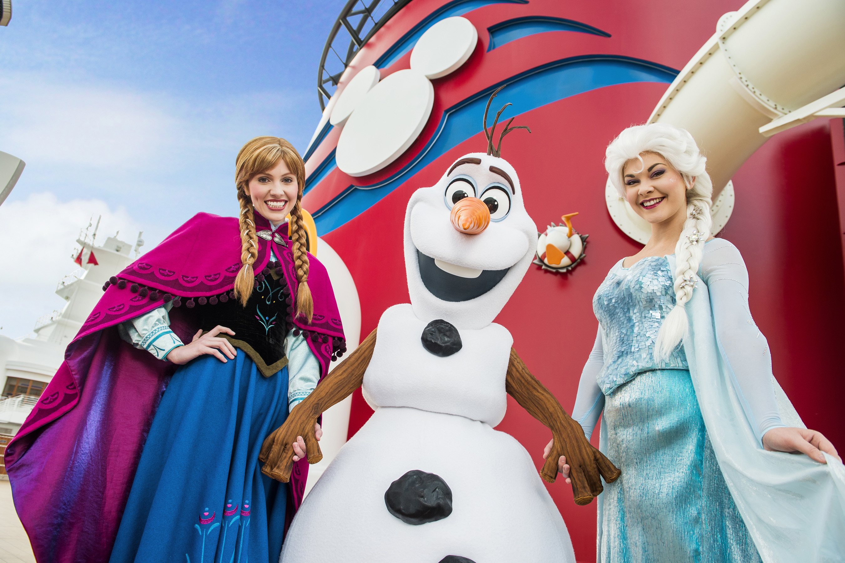 Cast from Frozen on Disney cruise