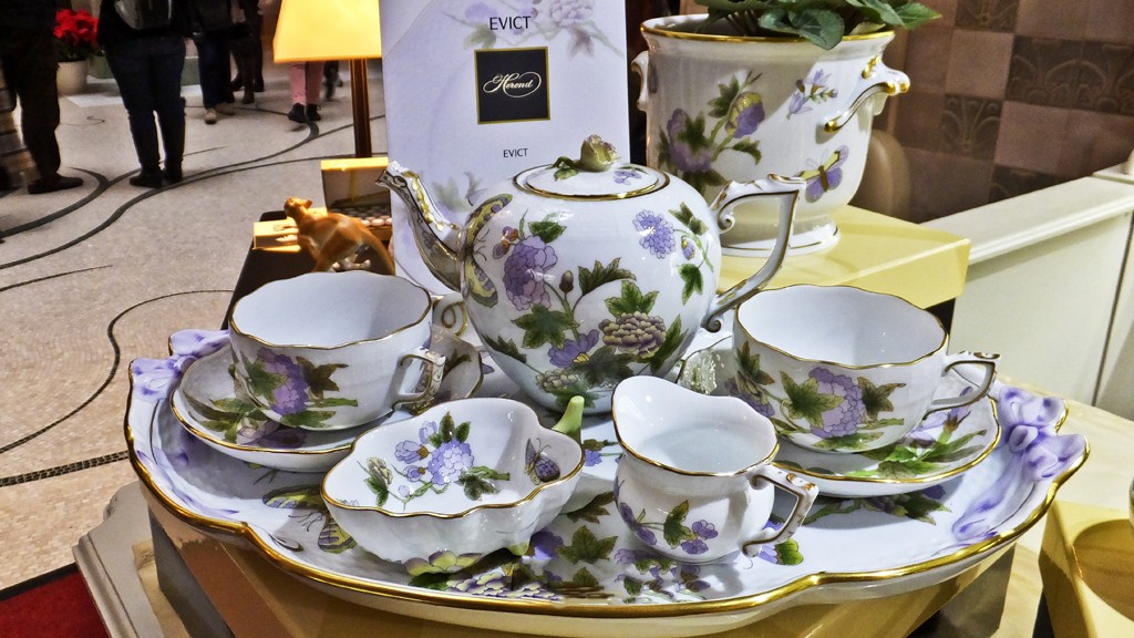 Herrend tea service