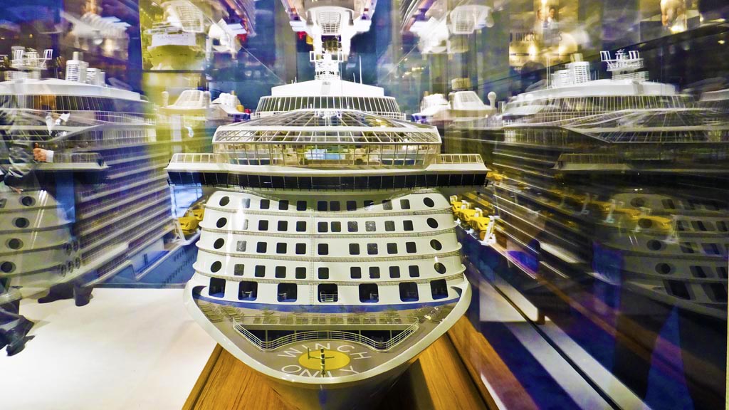 Cruise ship model