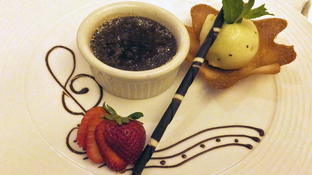 Dessert in Silver Wind restaurant