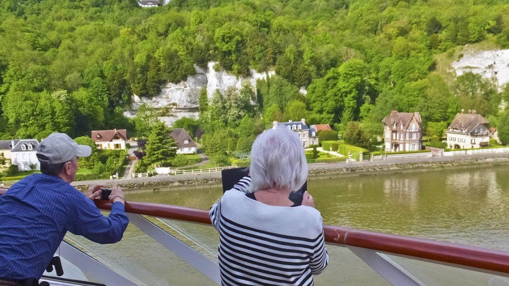 Cruising on the Seine 